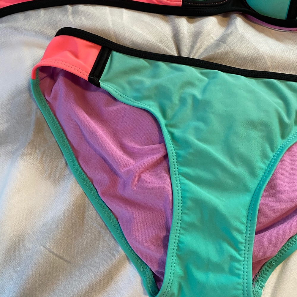 OP Bikini - Picture 2 of 11